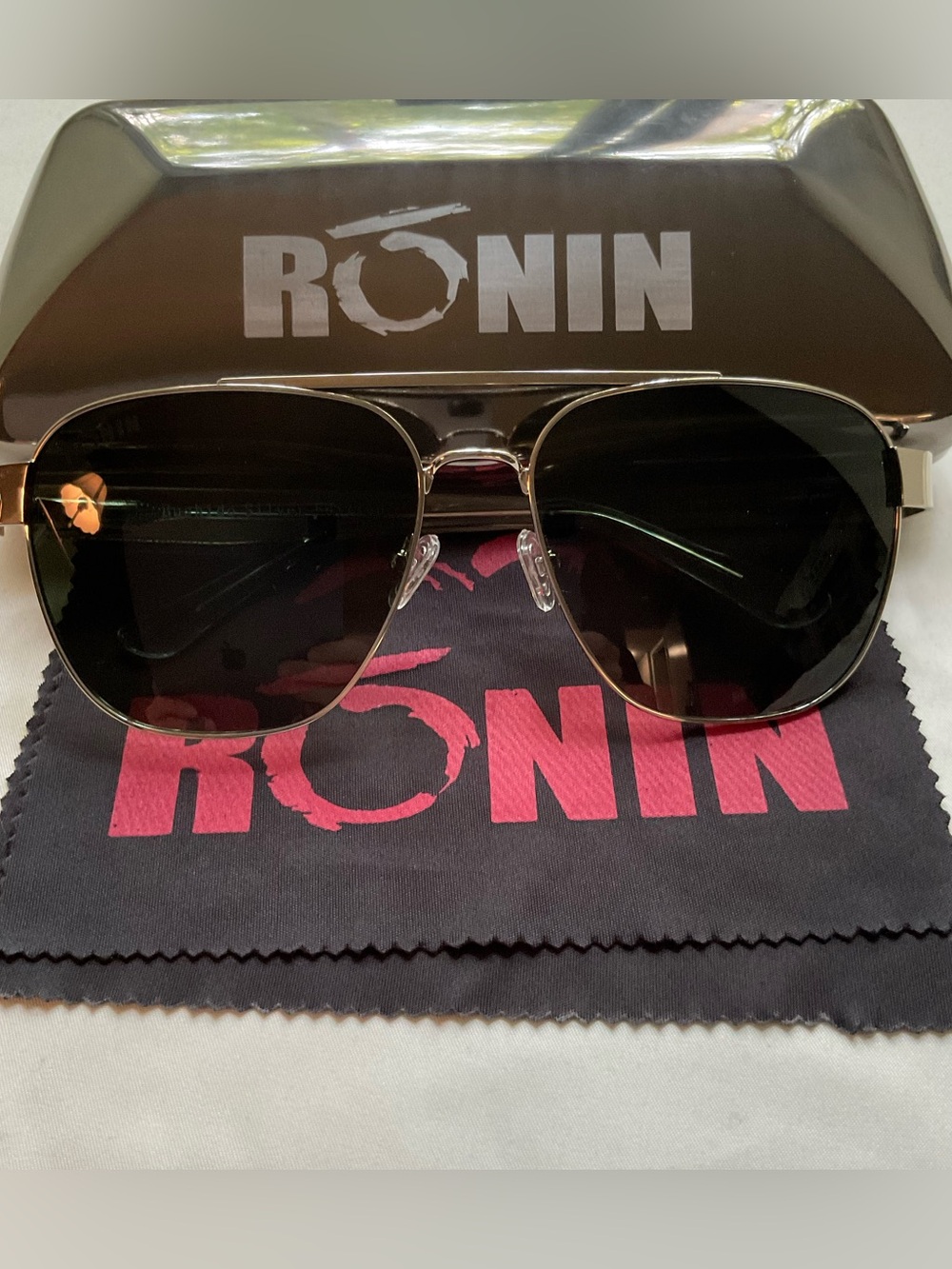 Rónin Men’s Metal Aviator Sunglasses in Silver with Black Lenses